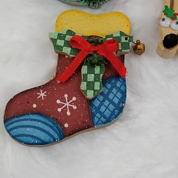 3/$15 Christmas Pins - Picture 3 of 6